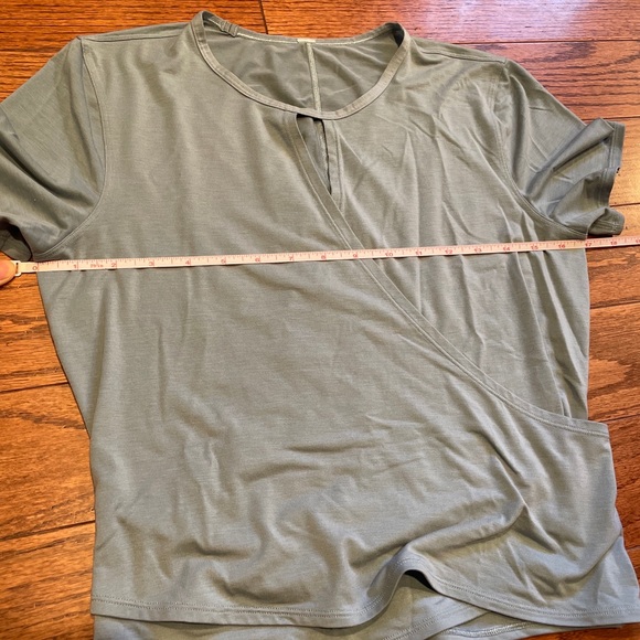 Lululemon round trip tee in blue cast size 6 faux wrap short sleeve - Picture 7 of 8